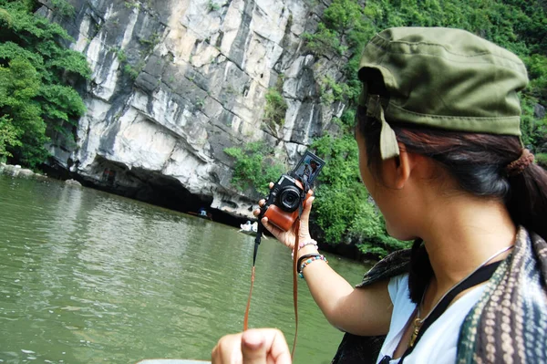 Reizigers Thai Vrouwen Reizen Bezoek Schieten Foto Maken Boot Tour — Stockfoto