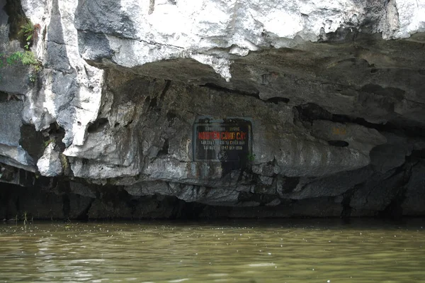 Wapienna Jaskinia Górska Tam Coc Bich Dong Lub Halong Bay — Zdjęcie stockowe