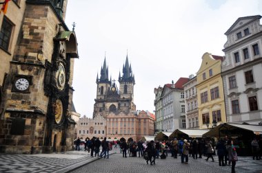 Prag Astronomik Saati veya Prag Ortaçağ Astronomi Saati Çekoslovakya Halland yakınlarındaki Eski Şehir Astronomi Saati ve Çek Cumhuriyeti 'nin Prag kentindeki yabancı gezgin ziyaretleri 11 Aralık 2016' da Çek Cumhuriyeti 'nin Prag kentinde gerçekleşti.