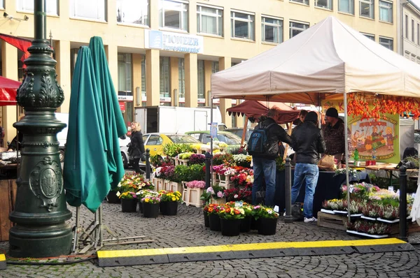 Tjeckiska Folket Och Utländska Resenärer Besök Och Köpa Blomma Flower — Stockfoto