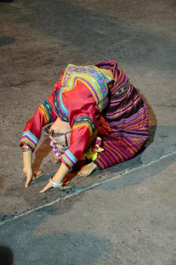 Tayland seyahat için Pazar saat dans show yürüyüş sokak Chaingrai Pazar