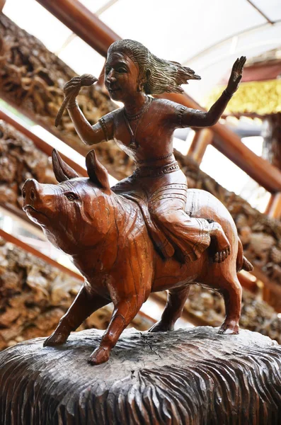 Tradycyjny tajski drewno rzeźba jako jeden z 12 Zodiak — Zdjęcie stockowe