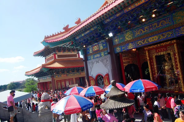 Thai people go to Chinese temple — Stock Photo, Image