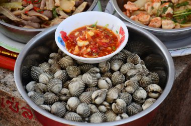 Buğulanmış kan cockle kabuk