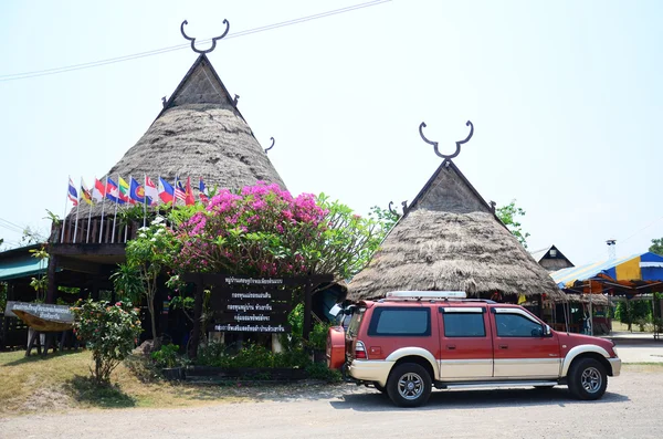 House of Tai Dam Style para Mostrar viajero en la aldea de Tai Dum — Foto de Stock