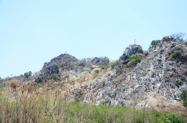Statue de Bouddha au sommet de la montagne — Photo