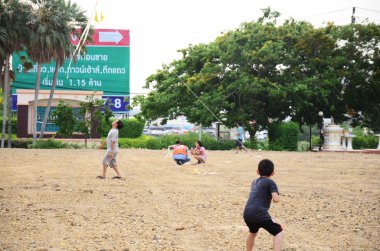 Çocuklar uçurtma aile ile oyun