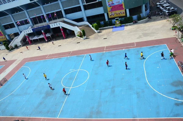 Tajski ludzie gra piłka nożna i piłka nożna — Zdjęcie stockowe