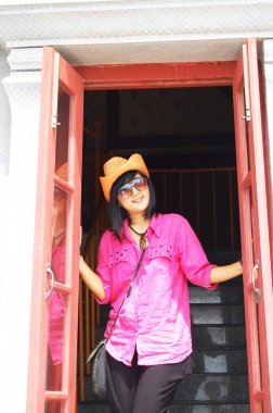 Taylandlı kadın portre Wat Phra Mahathat chedi Pakdee Prakard