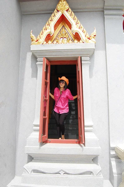 Tailandês mulher retrato em Wat Phra Mahathat chedi Pakdee Prakard — Fotografia de Stock