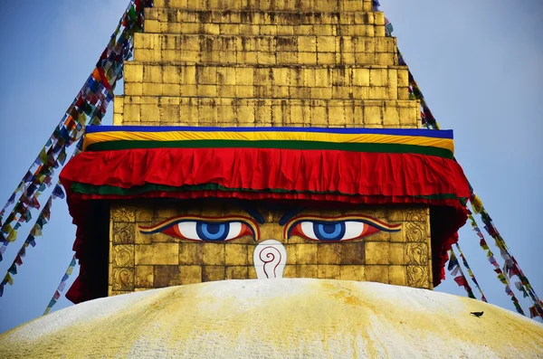 Ojos de Buda o ojos de Sabiduría en el Templo Swayambhunath —  Fotos de Stock