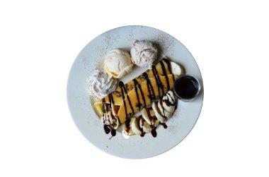 dondurma ve çikolata tepesi ile muz gözleme