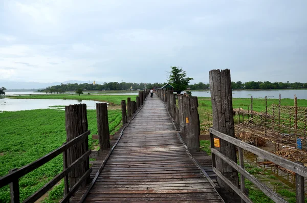 U Bein mais longa ponte de madeira de teca — Fotografia de Stock