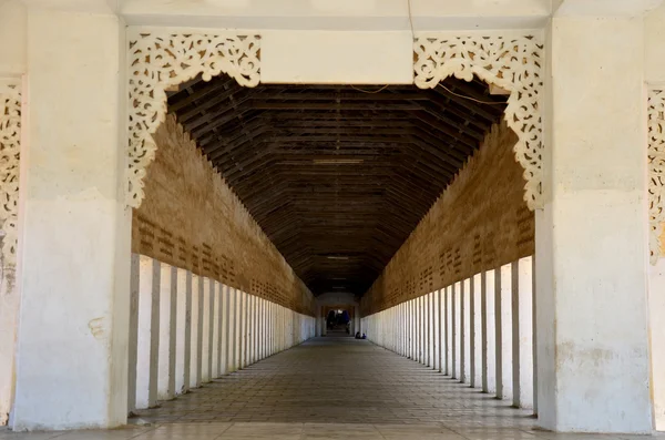 Entrada de portão para Pagode Shwezigon — Fotografia de Stock