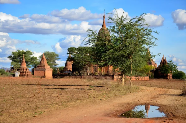 Reflexión pagada en la Ciudad Antigua de Bagan — Foto de Stock