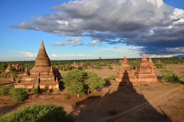 Antik şehir Bagan BÜ le thi Pagoda üstünden görünümünü