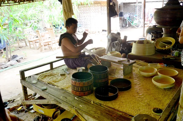 Burmese people working made Lacquerware — Stock Photo, Image