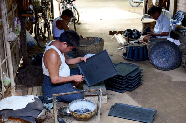 Naród Birmański pracy wykonane lacquerware — Zdjęcie stockowe
