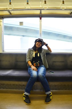 Hızlı trende Taylandlı kadınlar