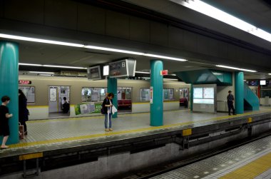  Be istasyonunda metro treni