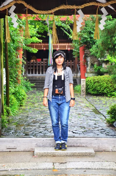 Thai woman portrait at shrine — Stock Photo, Image