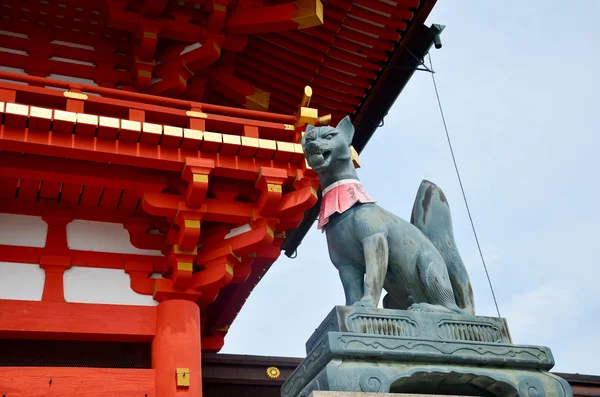 Statua Fox al santuario Fushimi Inari taisha — Foto Stock