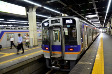 Japon halkı metroyu kullanın