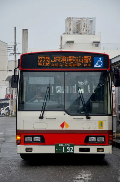 Busz vár emberek autóbusz állomás Wakayama, Japán — Stock Fotó