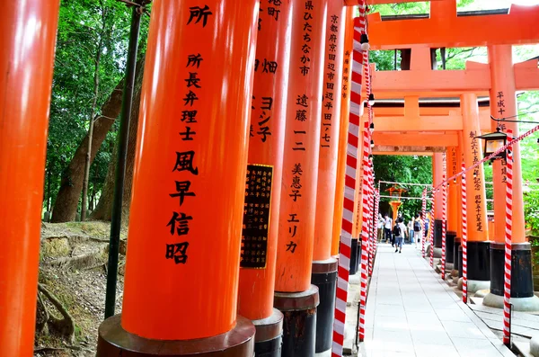 People travel and walking path inside through a tunnel of torii — Stock Photo, Image