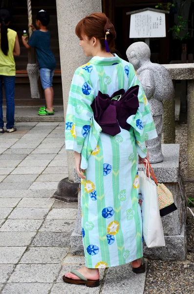 Japanese people wear traditional Japanese clothing — Stock Photo, Image