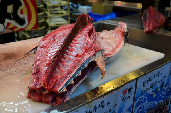 Viajante de show de corte de atum no Mercado Kuroshio — Fotografia de Stock