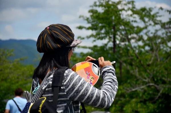 Thai nők utazás és a forgatás fotó: arashiyama — Stock Fotó