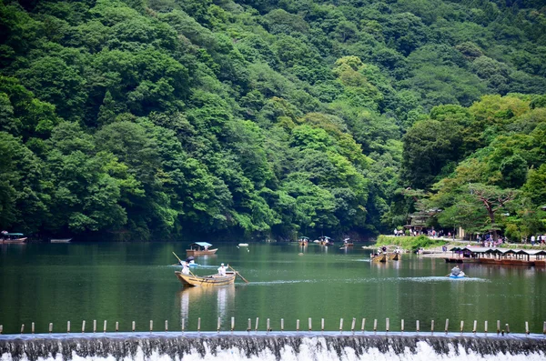 Boat service bring traveller tour Hozugawa River at Arashiyama — Stock Photo, Image