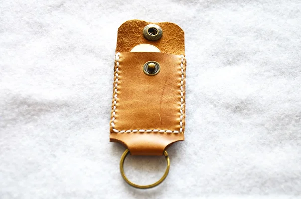 Handgefertigter Schlüsselanhänger und kleine Tasche — Stockfoto