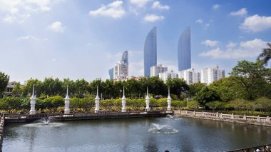 Çin halkı için antik Güney Putuo Tapınağı ve modern tasarımı veya antik Güney Putuo Tapınağı 'nı 17 Ekim 2025' te Fujian, Çin 'de Xiamen şehrinde seyahat eden gezginler için manzara manzarası