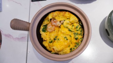 Geleneksel Çin yemeği ya da yerel mutfak kültürü Xiamen gezginler için ziyaret eder ve alır. Çin 'in Fujian kentindeki Zhongshan Road Pedestrian Caddesi' ndeki sokak yemekhanesinde içecek yerler.