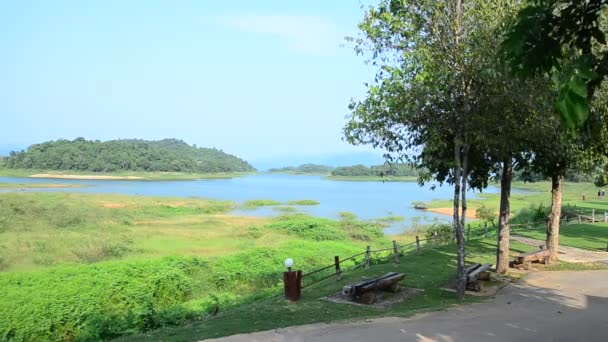 Beweging en weergave van Keang krachan dam in Phetchaburi, Thailand. — Stockvideo