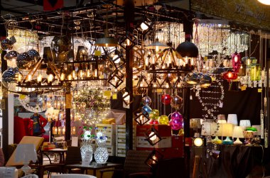 Dekorasyon lamba ve avize gösteri ve satış için