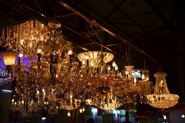 Decoratie lamp en kroonluchter voor show- en verkoop — Stockfoto