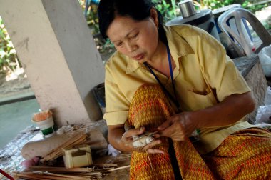 İnsanlar el yapımı sanat şemsiye Bo-sang h Haritayı seyahat edenler için