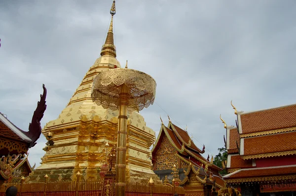 Chedi en Wat Phra That Doi Suthep —  Fotos de Stock