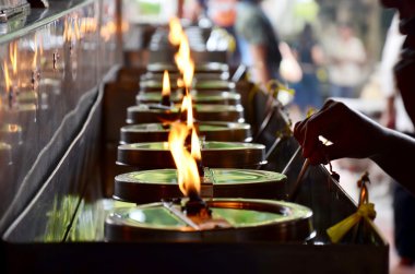 Gelenek ve kültür Tayland, Tayland insanlar kandil sunan