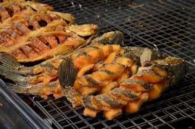 Yılan kafalı balık derin kızarmış ve Tilapia balık derin kızarmış Satılık