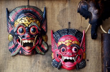 Ahşap oyma Balili maskeleri