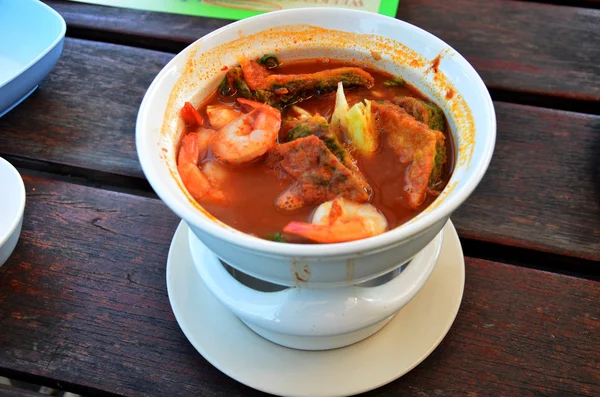 Kruidig en soep Curry met groenten en Accacia verlof Omelet en — Stockfoto