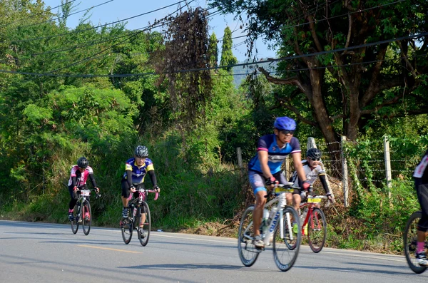 Thajci cyklistických kol v závodě na Khao Yai — Stock fotografie