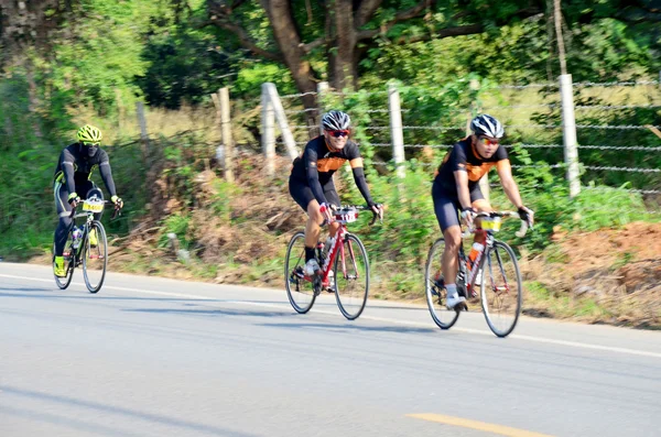 Thajci cyklistických kol v závodě na Khao Yai — Stock fotografie