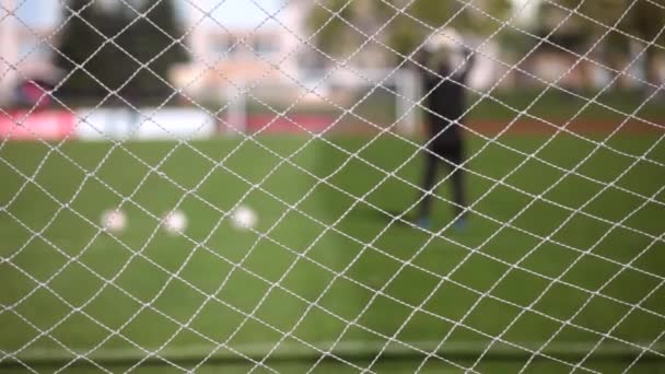 Red de fútbol, futbolista de entrenamiento — Vídeo de stock