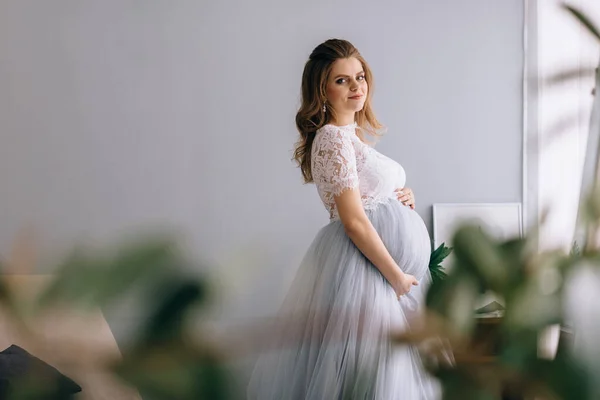 Πορτρέτο Της Νεαρής Εγκύου Γυναίκας — Φωτογραφία Αρχείου