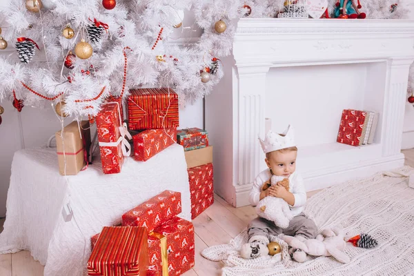 Child Christmas Presents Living Room — Stock Photo, Image